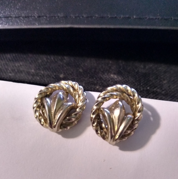 Cora Jewelry - Vintage Pair of Gold Coloured Cora Screw-On Earrings Fleur de Lis Design…